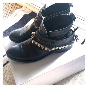 Freda Salvador boots